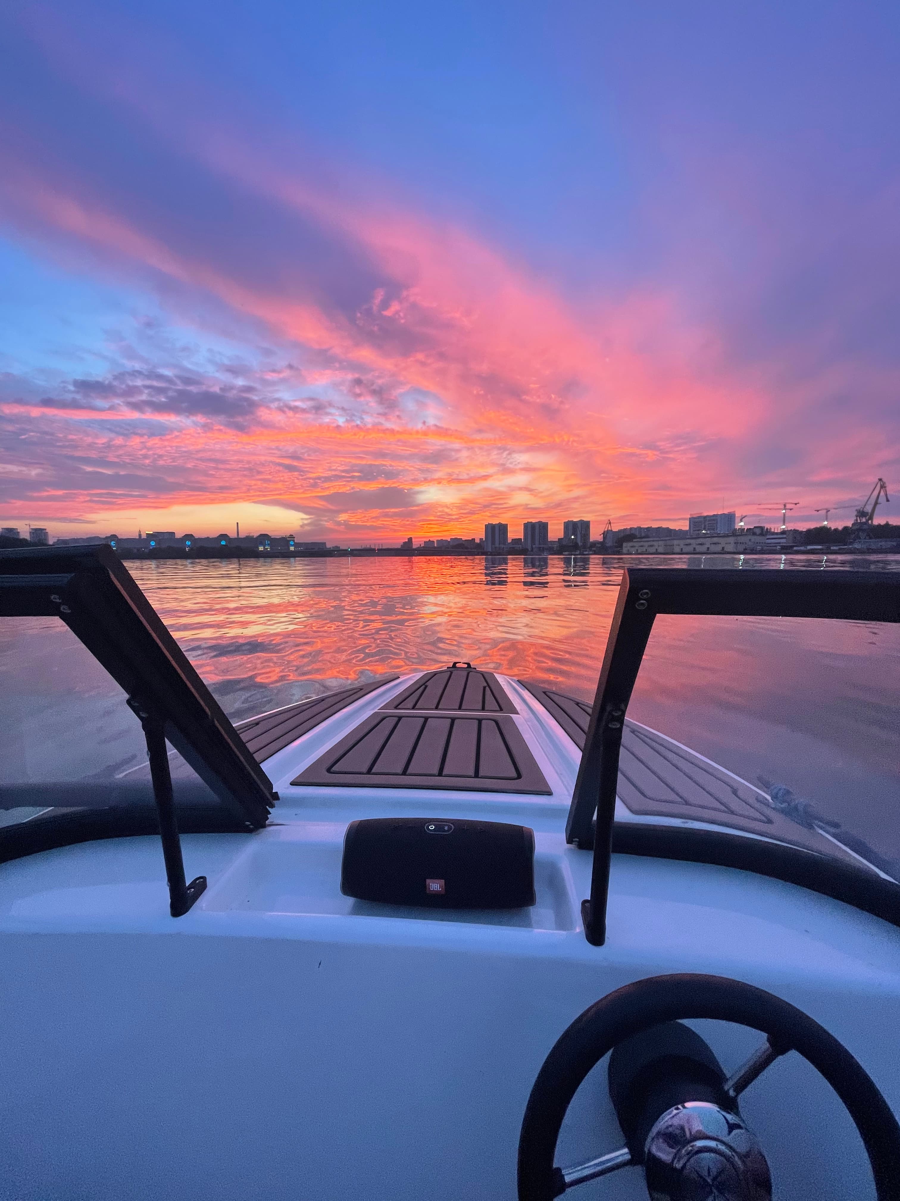 Закат с борта катера